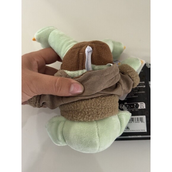 DISNEY PARKS "STAR WARS" GROGU MANDALORIAN BABY YODA MAGNETIC SHOULDER PLUSH NEW - Picture 3 of 5